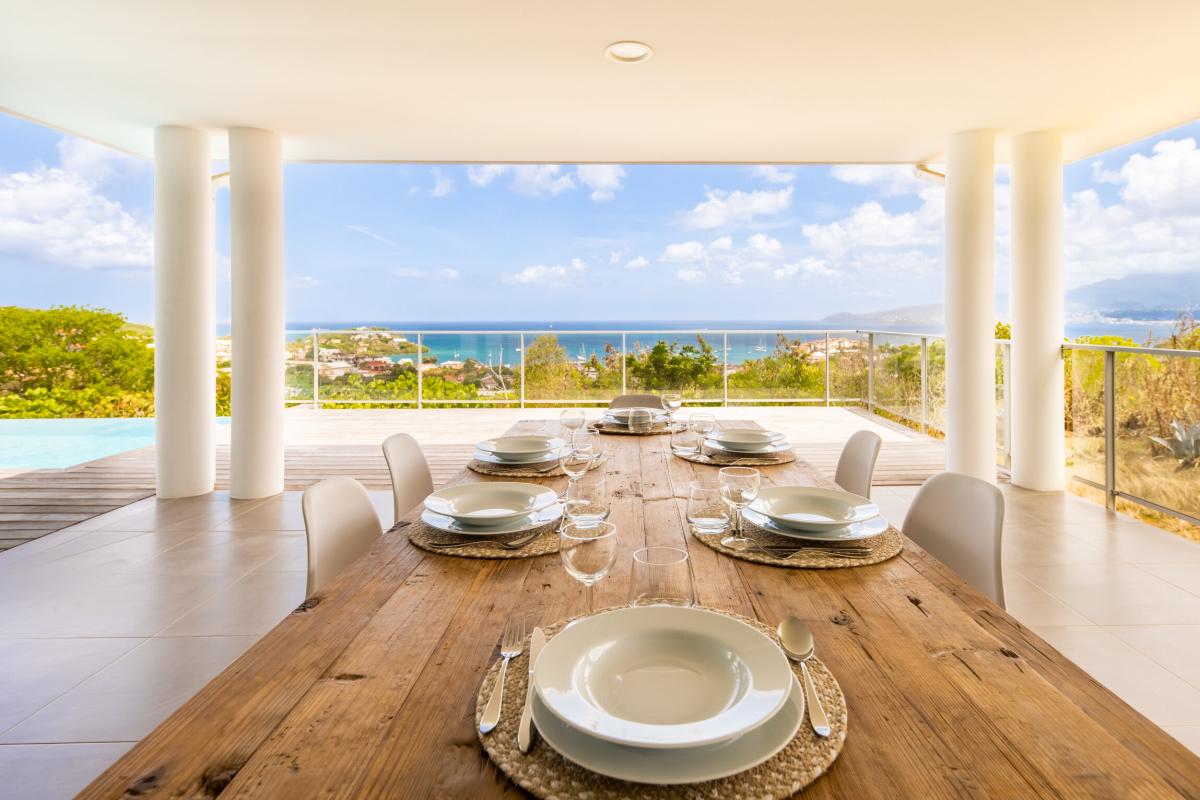 Location villa 4 chambres 8 personnes  -salle à manger terrasse